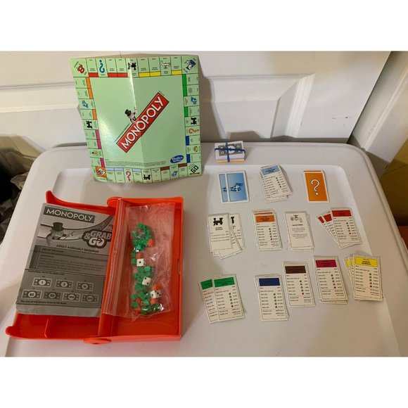 HASBRO MINI Grab N Go EDITION MONOPOLY With CARRYING‎ CASE - Picture 4 of 6